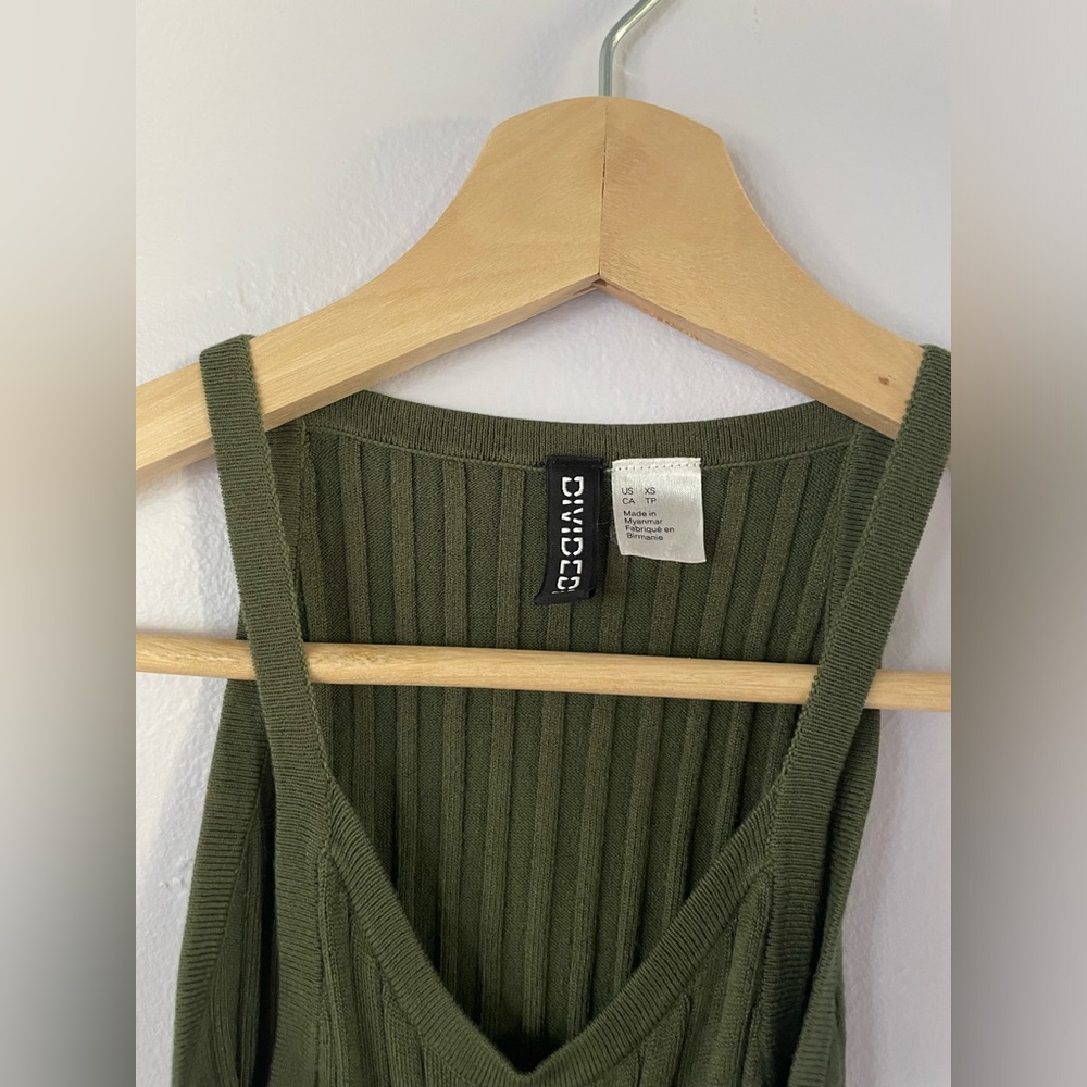 Divided Green Ribbed Tank Top - Picture 3 of 4